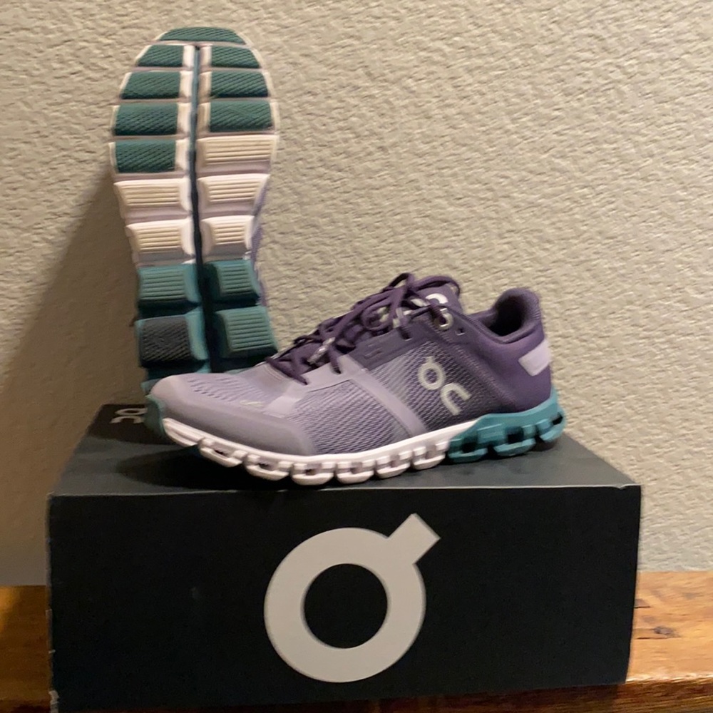 ON Cloud gym shoes